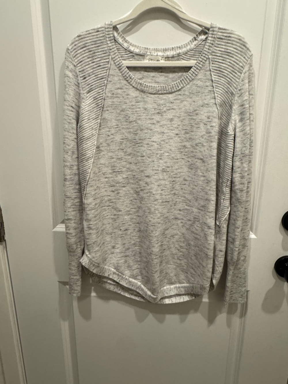 RD Style Heathered Light Gray Crewneck Sweater